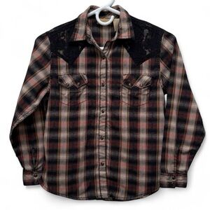 Wrangler Long Sleeve Pearl Snap Shirt with Lace Yoke